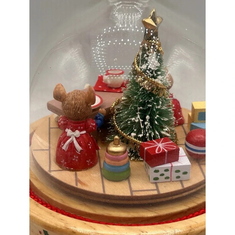 Vintage Enesco Christmas Mice‎ Cheese Cloche Musical Animated 1990 Music Box